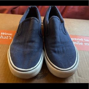 Boys Size 1 Old Navy Slip-on Sneakers